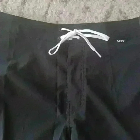 Vans Mens Black and White The Sidelines 18' Boardshorts 36 Regular - Picture 8 of 12